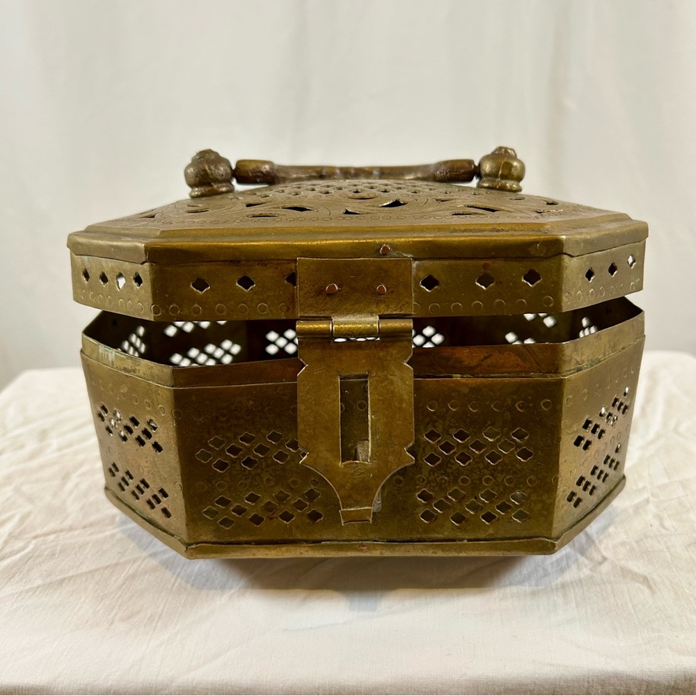 Vintage MCM Large Indian Made Brass Cut-Out Lotus Cricket Incense Box - Picture 11 of 15